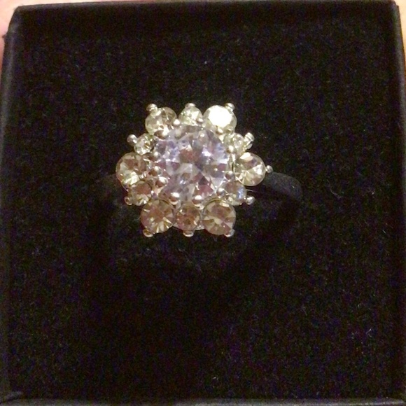 ❄️Hexagonal Snowflake Ring❄️ - Picture 3 of 4